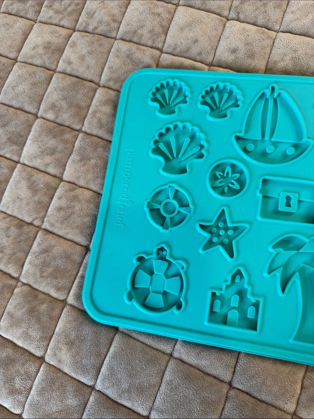 Pampered chef Sea-Themed cookie Mold Tray in Teal